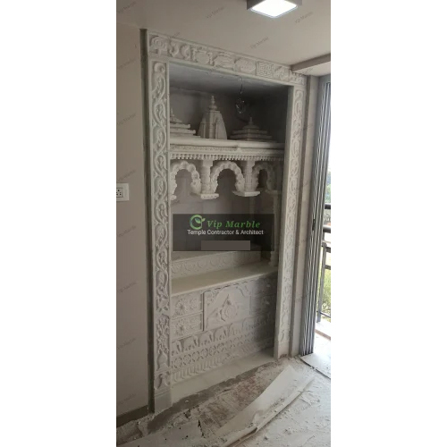 सफेद इनडोर मार्बल मंदिर
