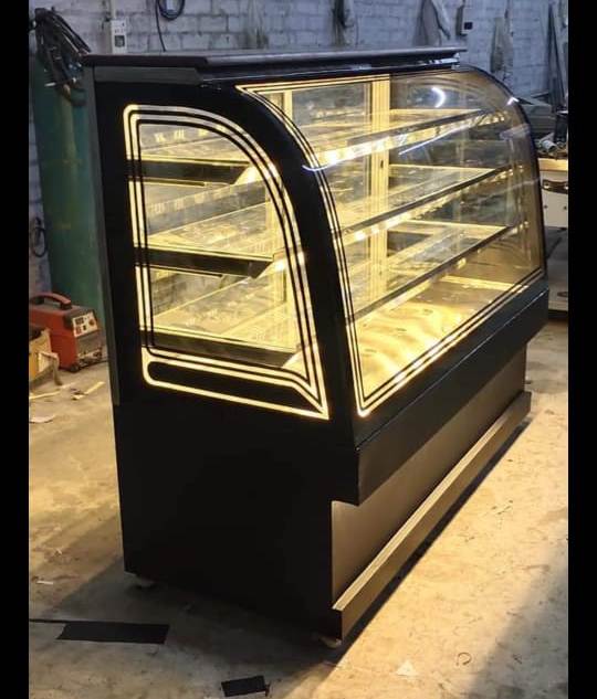 Bend Glass Cake Display Counter - Color: Multicolor