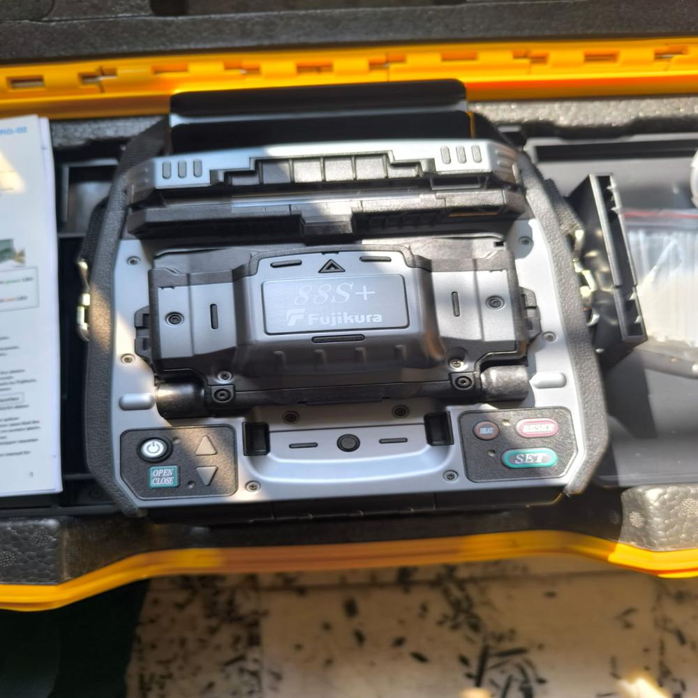 Fibre Optic Fujikura Fusion Splicer Machine, 80s - Color: Black