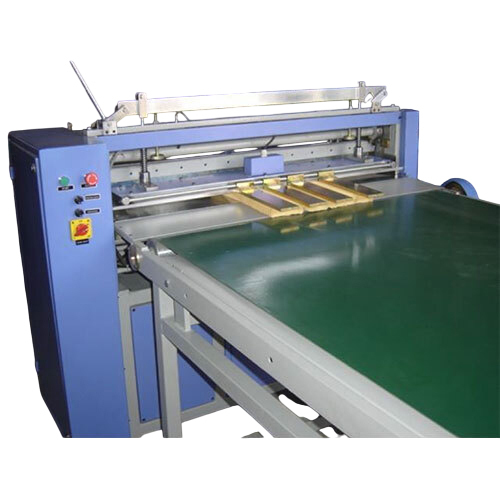 KNIFE PLEATING WITH CONVEYOR