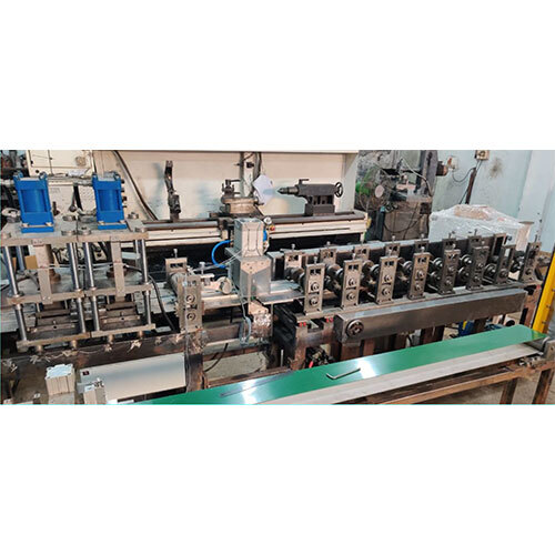 Roll forming machine