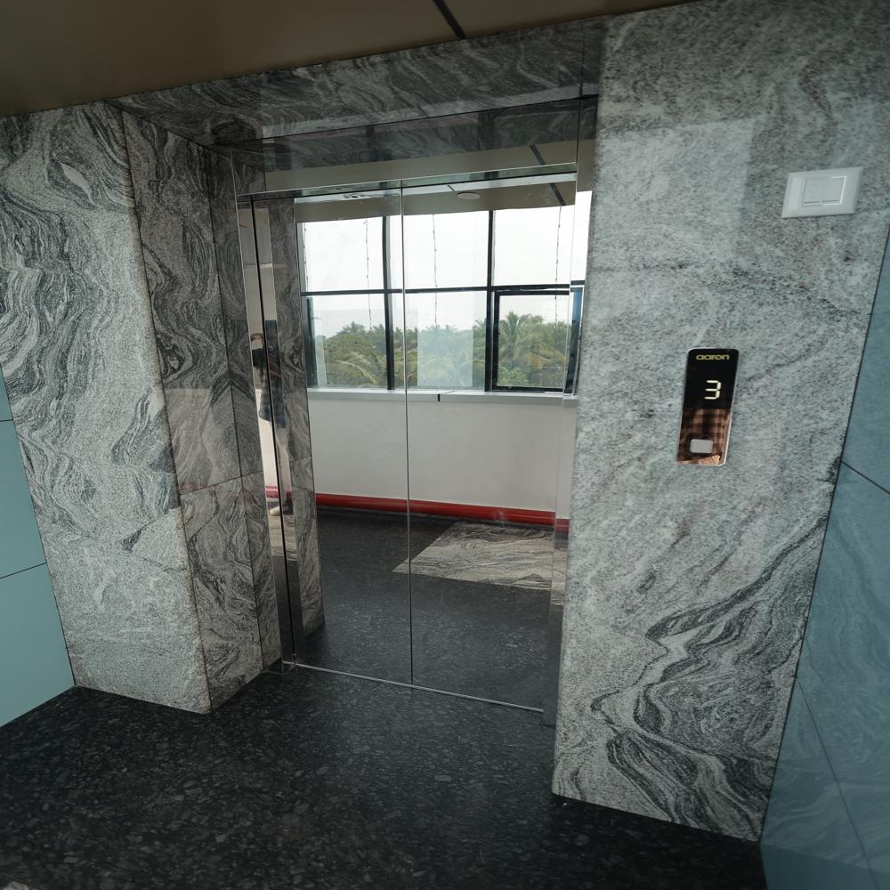 Passenger Elevators - 272 Kg Capacity, Stainless Steel Build | Electric/hydraulic Power, Safety Sensors, Calling Box Control, Dumbwaiter Mechanism