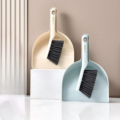 Mini Broom And Dustpan - Color: Multicolor