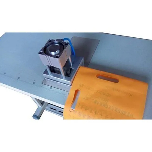 Non Woven D Cut Bag Punching Machine
