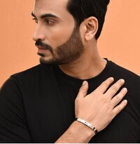 Tailored Elegance: The Custom Kada of Your Dreamss