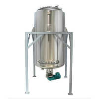 300l Stainless Steel Fermenter - 300 Liters Capacity, Silver Color, Hygienic Cylindrical Design For Bulk Liquid Storage And Processing