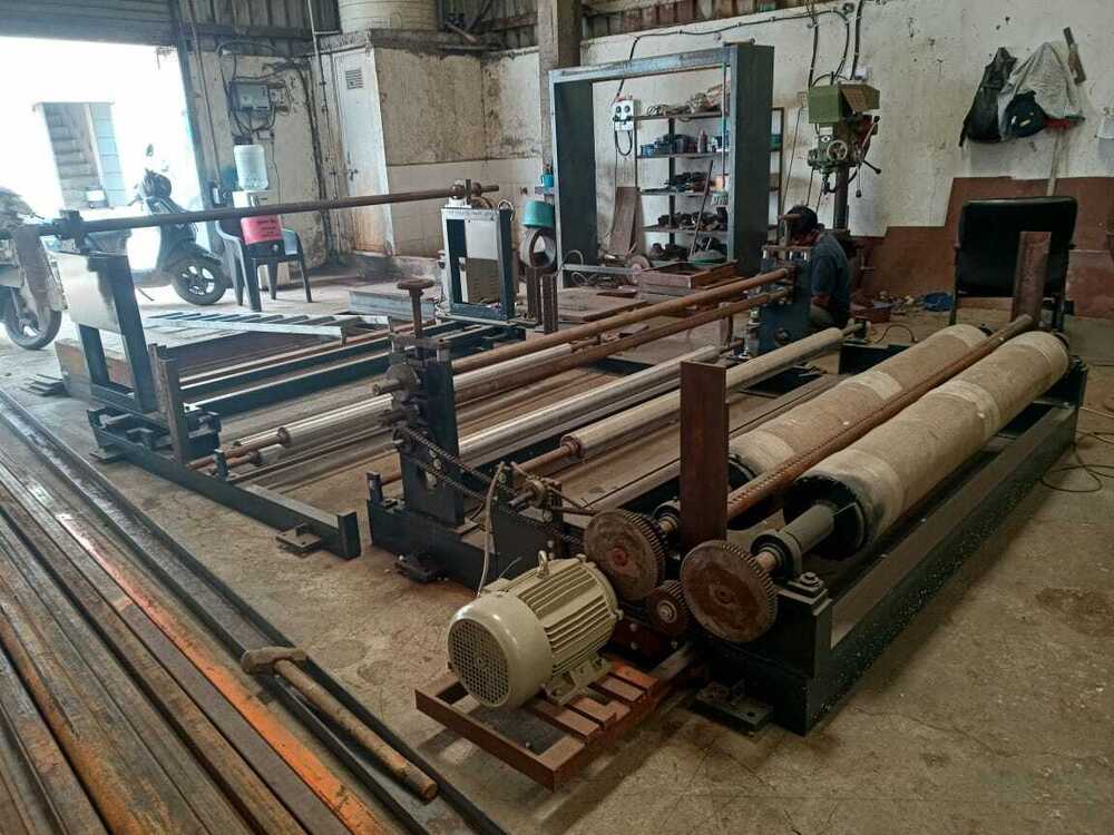 Surface Type Slitting Rewinidng Machine - Phase: Three