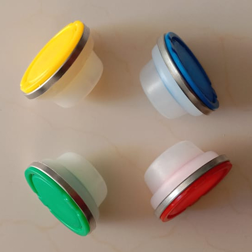 15 Ltr Tin Plastic Cap - Color: Multicolor