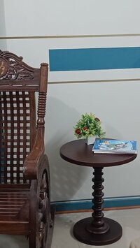 Round Wooden Side Table For Living Room With Pedestal End Table Coffee Table Corner Table - Color: Brown