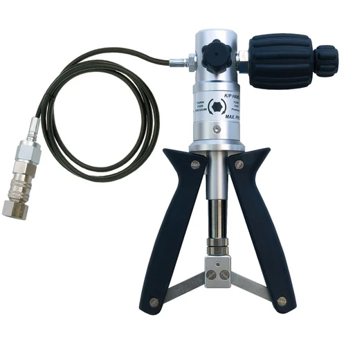 Pressure Calibrator - Pneumatic Hand Pump - Color: Black