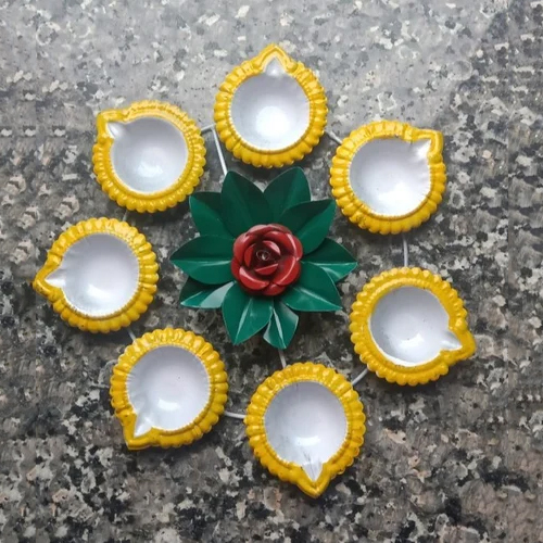 7 Face Rangoli Diya - Color: Multicolor