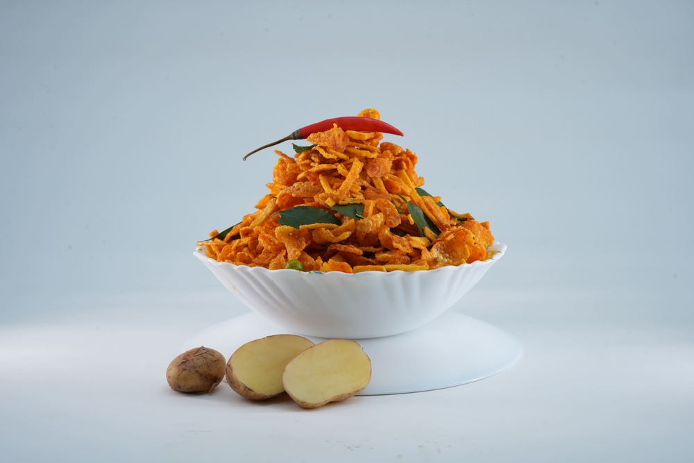 Golden Chevda - Spicy at Best Price in Surat | Monapara Namkeen And Farsan