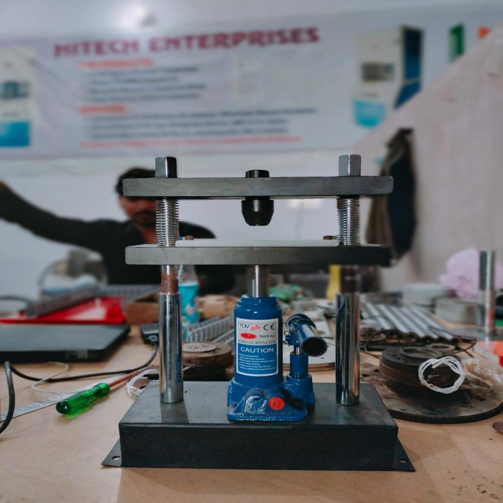 Dumbbell Cutting Press With Die - Power Source: Hydraulic