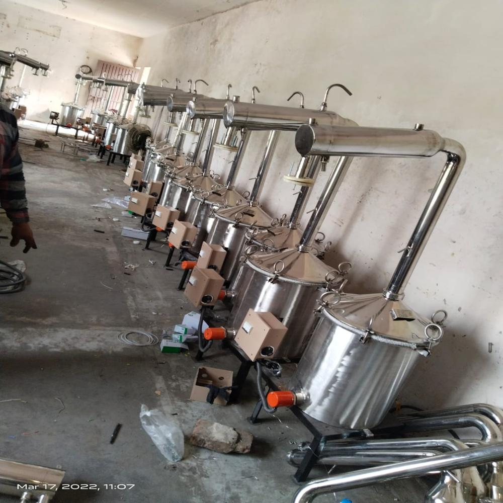 Aromatic Essential Oil Distillation Unit 300ltr - Capacity: 300 Liter/day