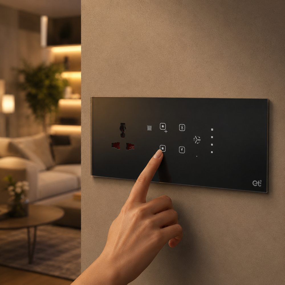 6 Module 4 Switch 1 Fan 1 Socket - Color: Black