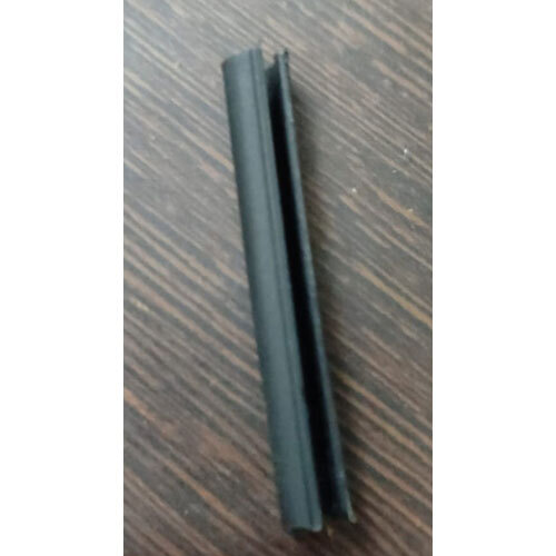 Plastic Crop Cover Clip - Color: Black