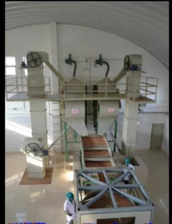 Peanut Shelling Machine (Decorticator) - Capacity: 500-1000 Kg/hr