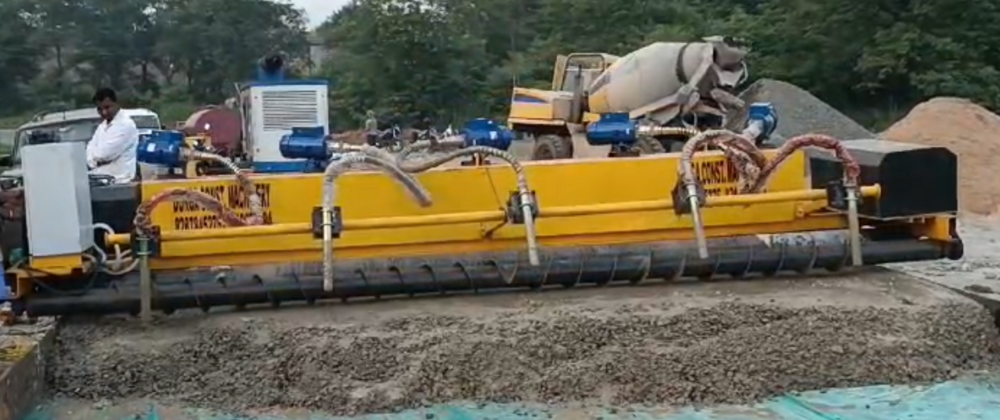 Concrete Road Paver Machine - Color: Yellow
