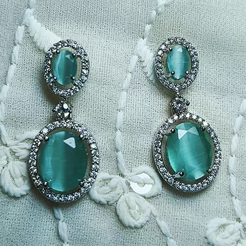 Stone Sliver Long Earrings - Color: Green