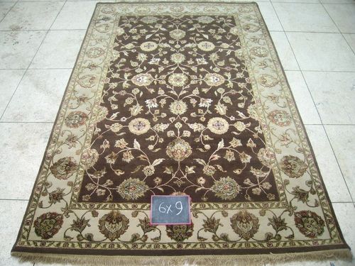 हाथ से गांठे हुए भूरे हाथी दांत के गलीचे