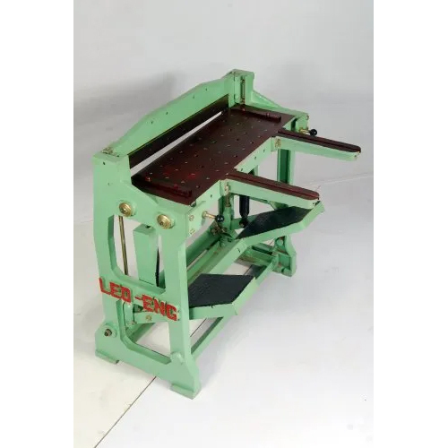 Treadle Shearing Machine - Automatic Grade: Manual