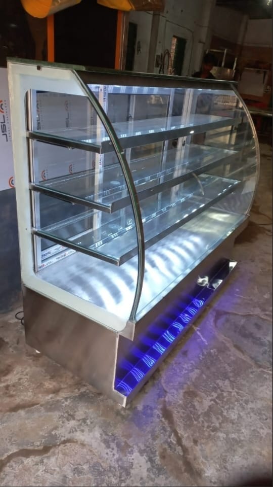 Bend Glass Cake Display Counter - Color: Multicolor