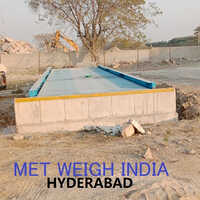 Civil Foundation Rcc Block Weigh Bridge - Metal & Concrete Material, Different Available Sizes, White & Yellow Colors, Electric Power Supply, Industrial Use