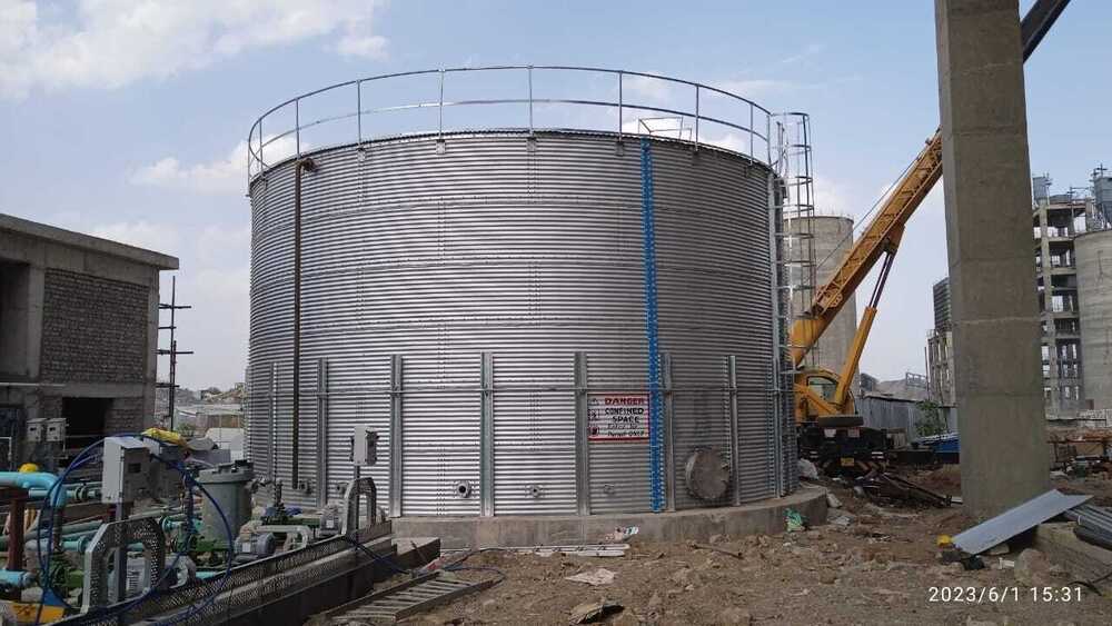 Zinc Tank - 50000l Above Ground, Silver Zincalume Steel, 2m Diameter X 3m Height, Corrosion Resistant, Ideal For Industrial Water Storage