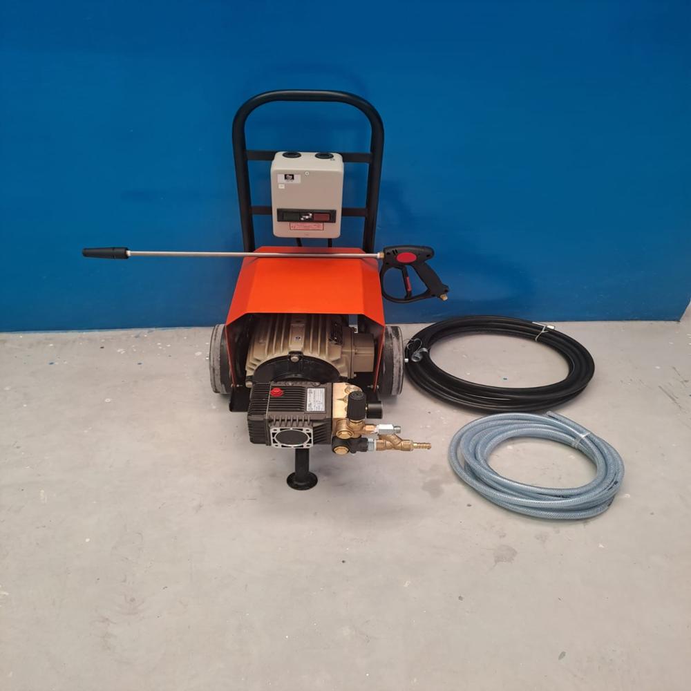 Class Jet 11 High Pressure Washer - Cleaning Process: Hot Water Cleaning