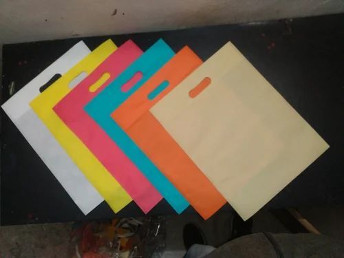 5 किलोग्राम नॉन वूवन प्लेन डी कट बैग्स