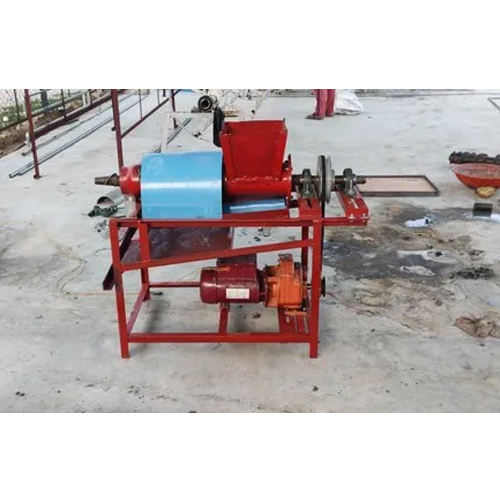 Cow Dung Briquette Machine - Capacity: 0-500 Kg/Hr