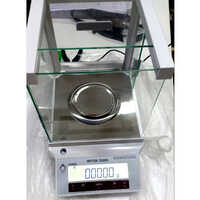Analytical Semi Micro Balance - Accuracy: 0.0001 Gm