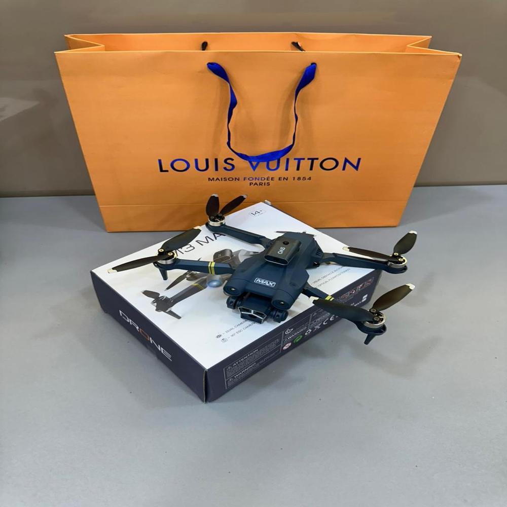 M3 Max Dr-one 3 कैमरों के साथ