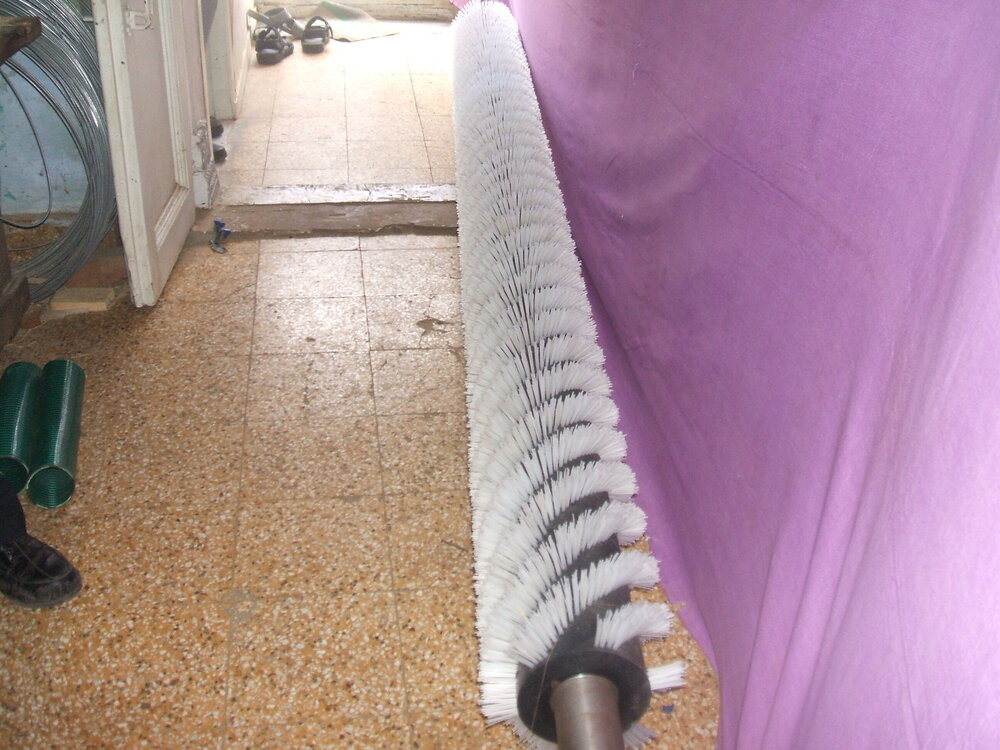 Roller Brush - Bristle Color: White