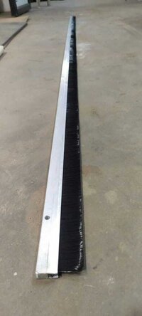 Strip Brush - Bristle Color: Black
