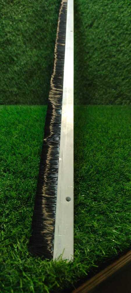 Strip Brush - Bristle Color: Black