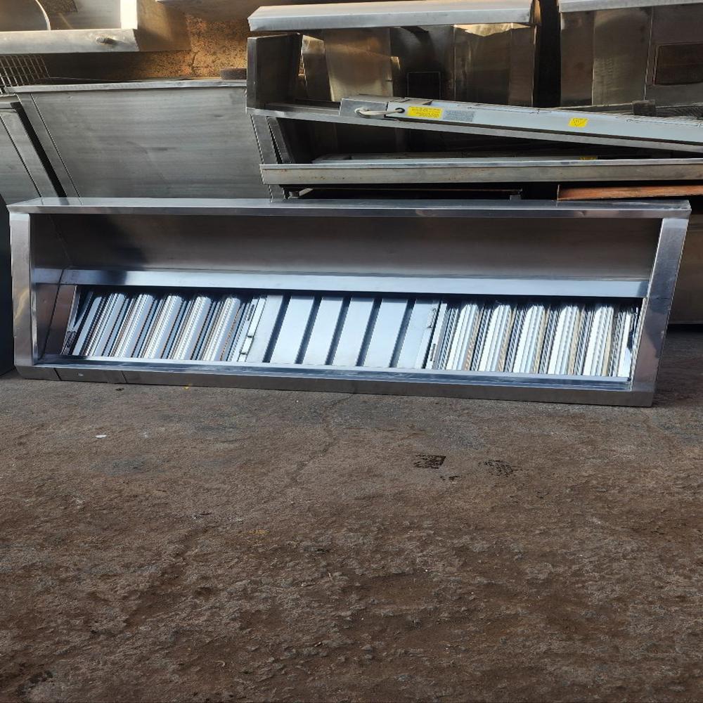 Stainless Steel Commercial Exhaust Hood - Smooth Finish, Indoor Furniture Use | Good Quality Material For Enhanced Durability And Reliability