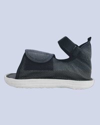 Cast Shoe - Color: White & Black
