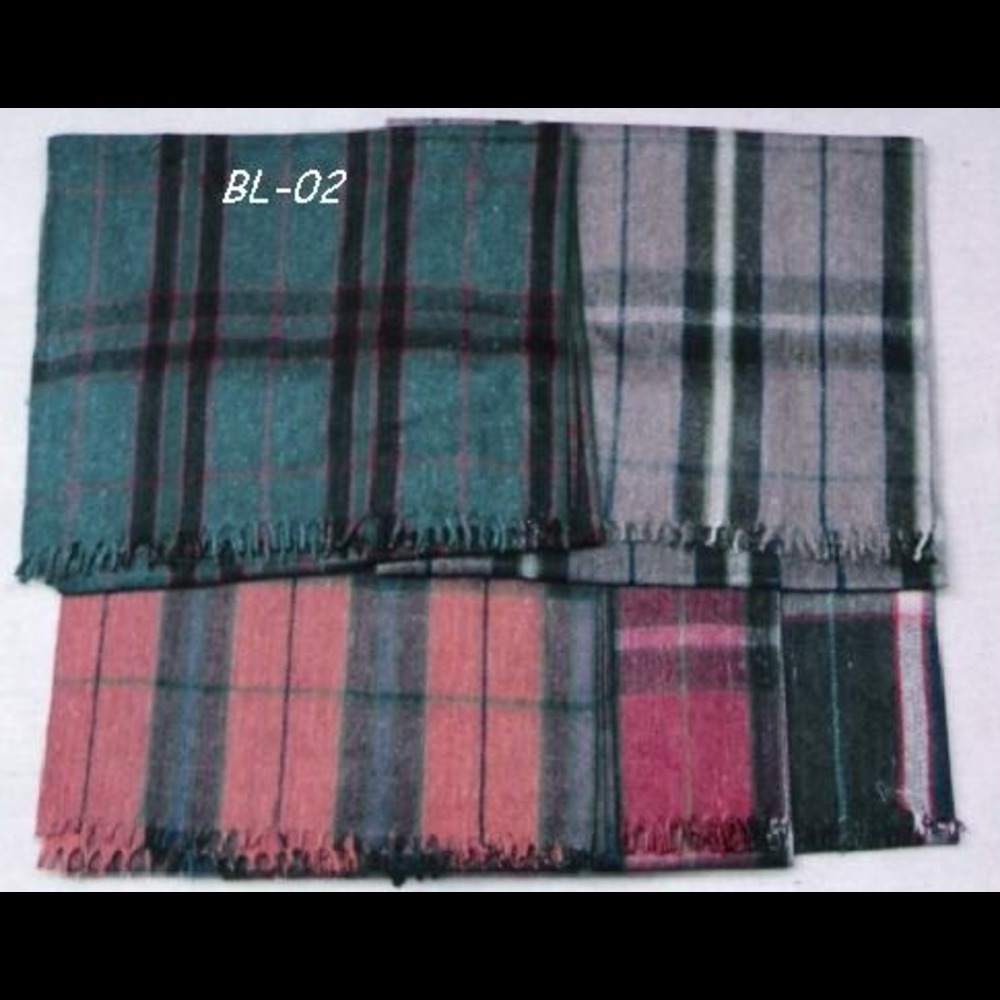 Shoddy Wool Blanket - 150x220cm, Assorted Colors | Fleece Fabric, Hemmed Edges, Elegant Plaid Design