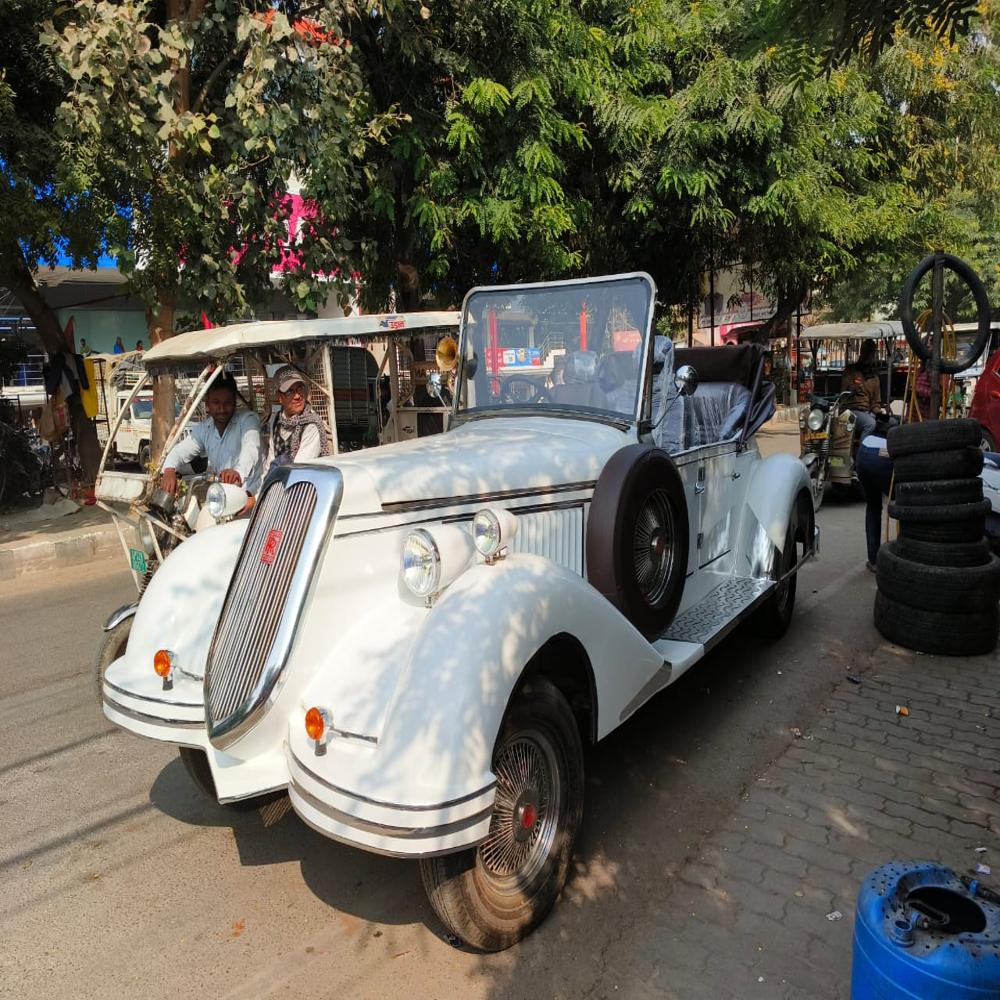 Vintage Car | Regal Royal Vintage Car