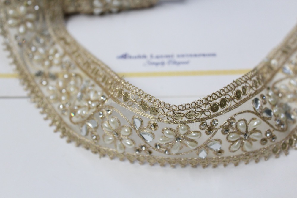 sequence &mirror & moti lace