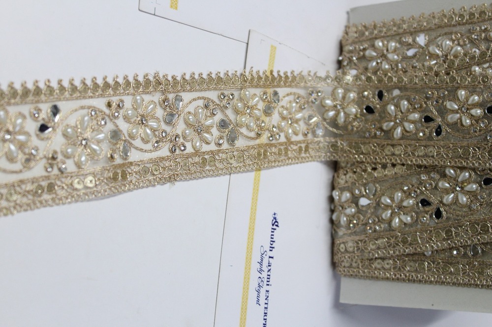 sequence &mirror & moti lace