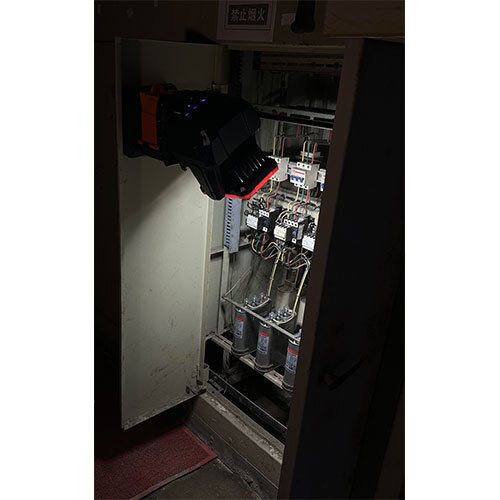 PT-200 Pan-tilt Light