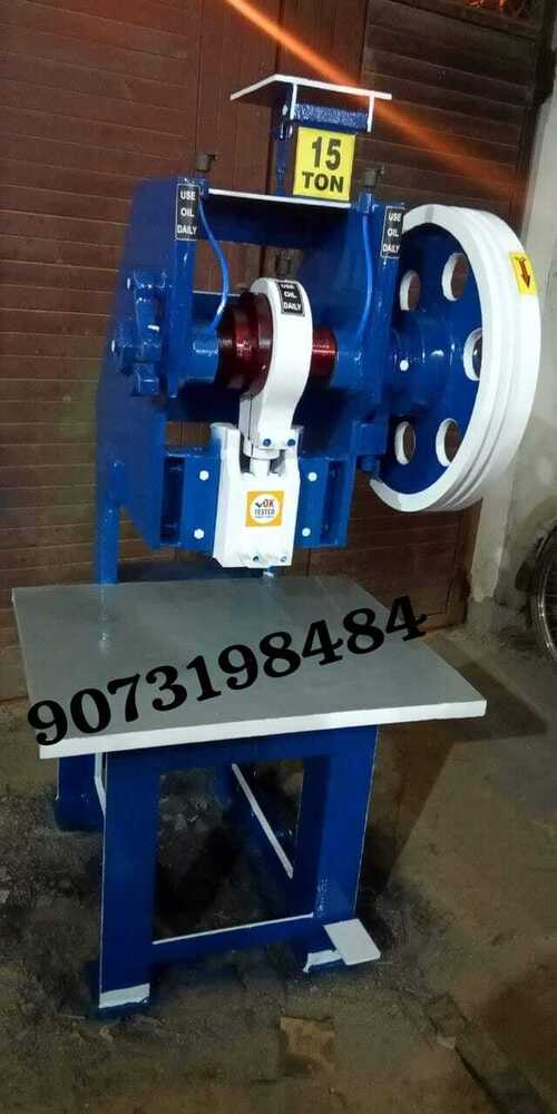 Automatic sole cutting machine
