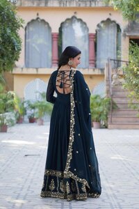 raedmit gown