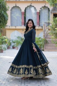 raedmit gown