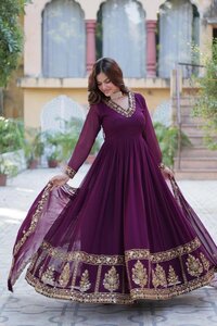 raedmit gown