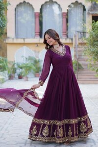 raedmit gown