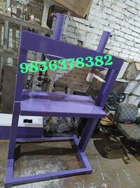 Hydraulic paper plates making machine