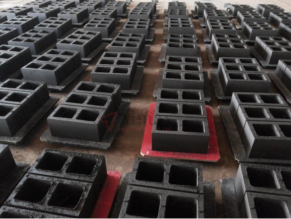 Automatic Concrete Brick And Paverblock Machine - Voltage: 220-440 Volt (V)